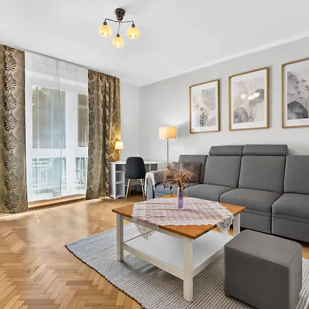 Sunny For 4 - Balcony & Workspace * Bratislava