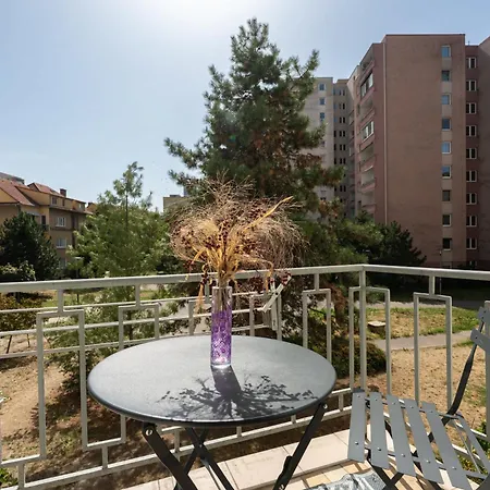 Sunny For 4 - Balcony & Workspace *