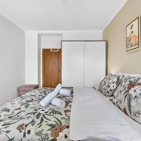 Apartmán Sunny For 4 - Balcony & Workspace *