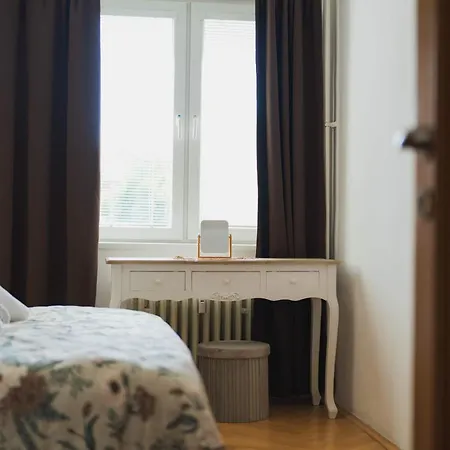 Sunny For 4 - Balcony & Workspace *